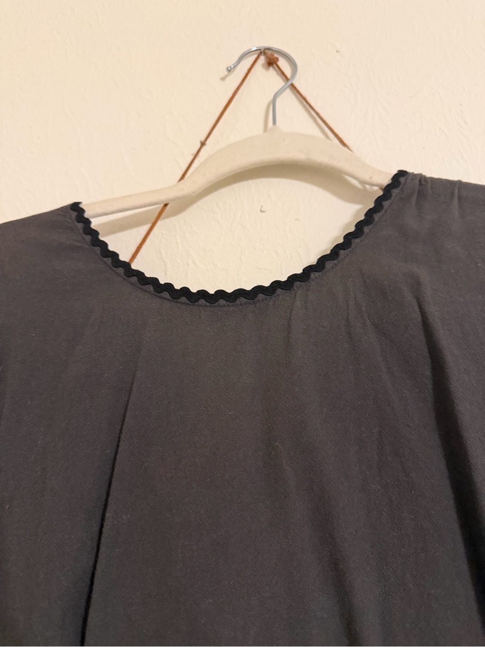 Noble Black smocked dress - Picture 3 of 4